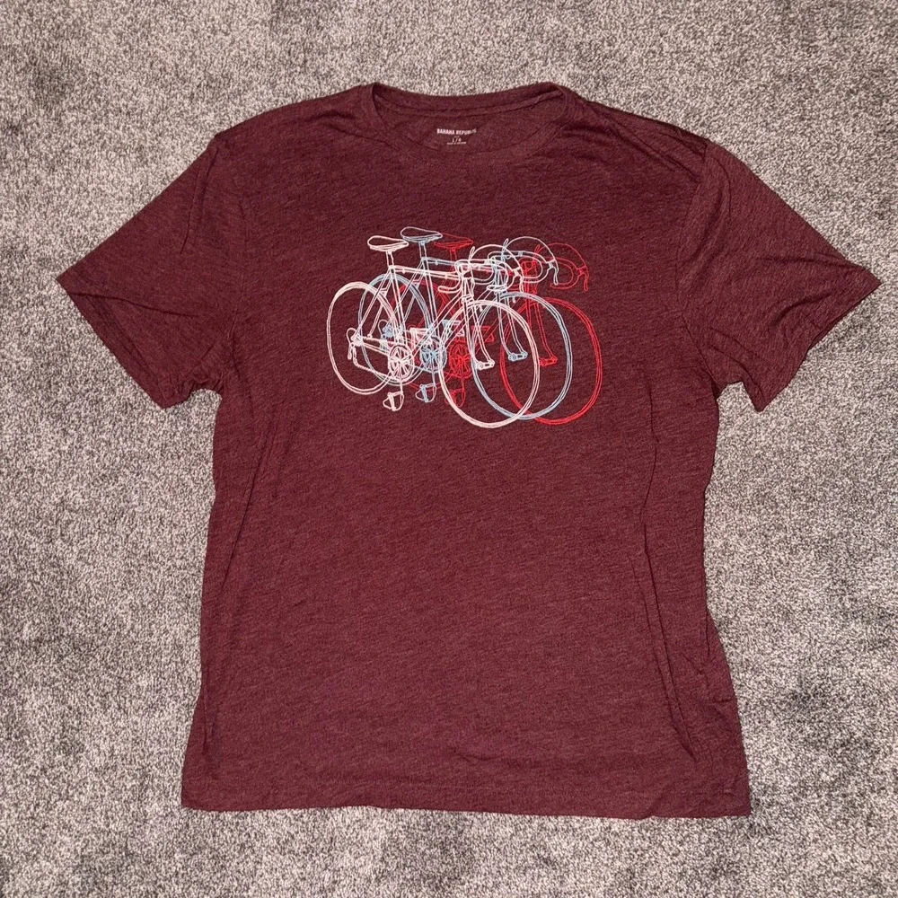 Banana Republic Men's Red Heather Bicycle Illusion T-shirt - Large
